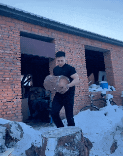东北肌肉直男的瓜都吃了吗？小视频已疯传...