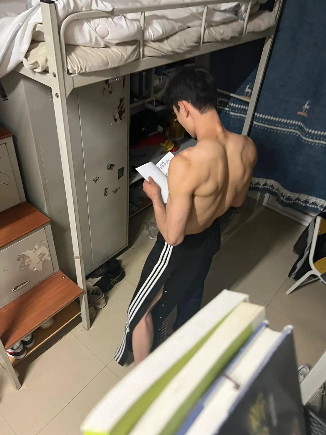 34 岁中年 0 失业后,被 20 岁男友养着,现在的小男孩这么有实力? 34 岁中年 0 失业后,被 20 岁男友养着,现在的小男孩这么有实力?