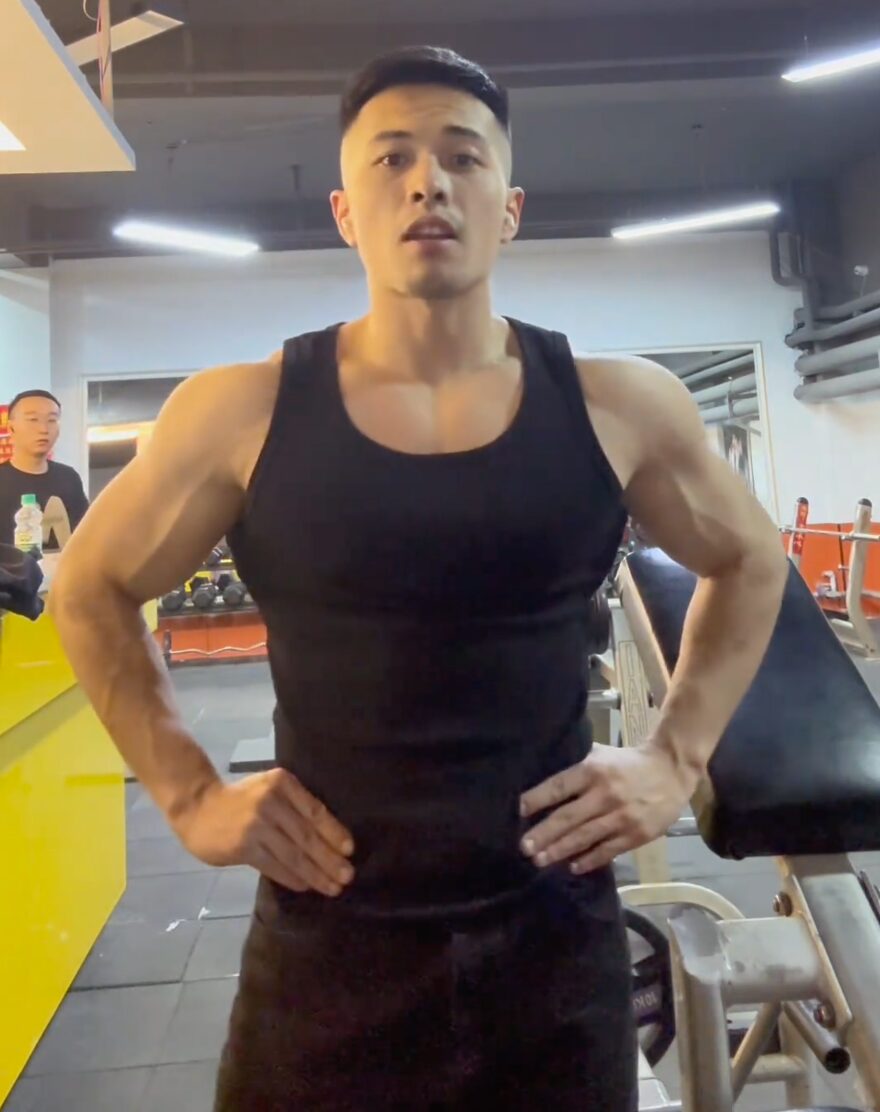 东北肌肉直男劈材哥的瓜你们吃了吗？小视频猛得一批！