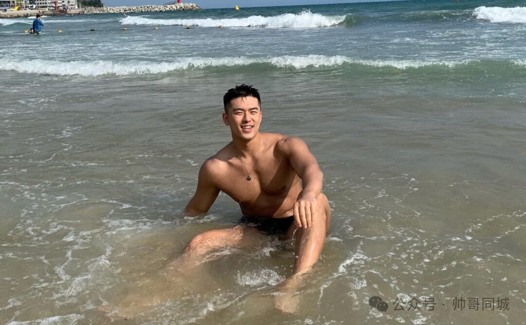 韩国黑皮体育生翘臀熟男，竟被喷颜值崩了！