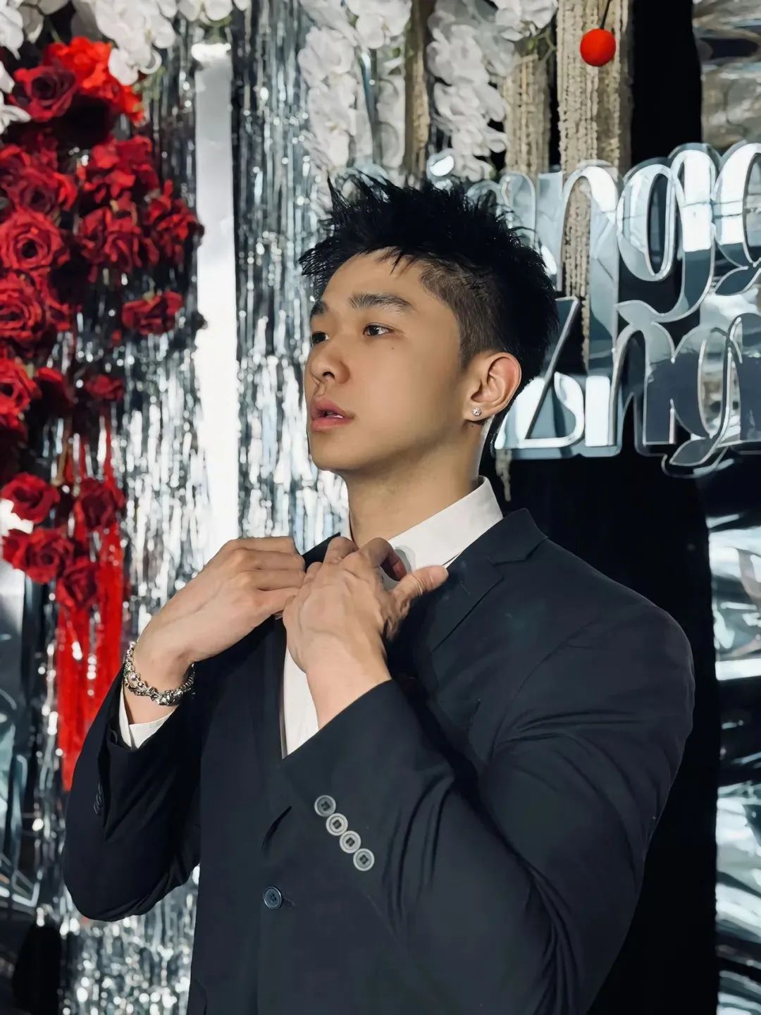 湖南伴郎脱衣惊现肌肉身材！192CM 身高完美线条绝了！