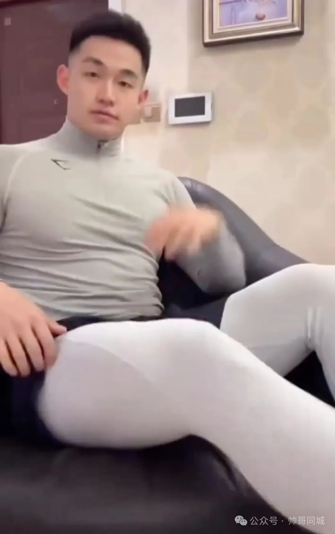 192cm 肌肉哥哥转行当男主播爆火！