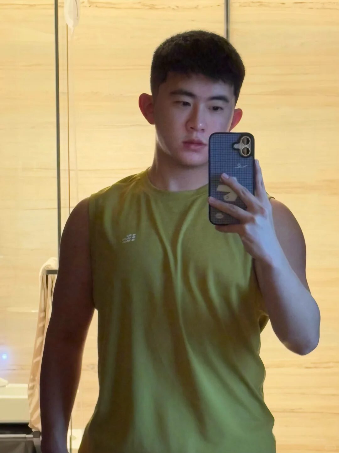 杭州惊现童颜筋肉男友！婴儿肥 + 八块腹肌的反差萌杀疯了