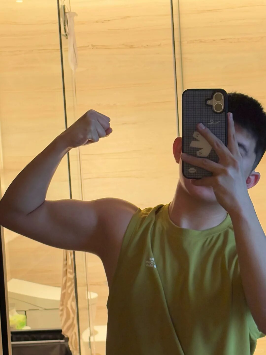 杭州惊现童颜筋肉男友！婴儿肥 + 八块腹肌的反差萌杀疯了