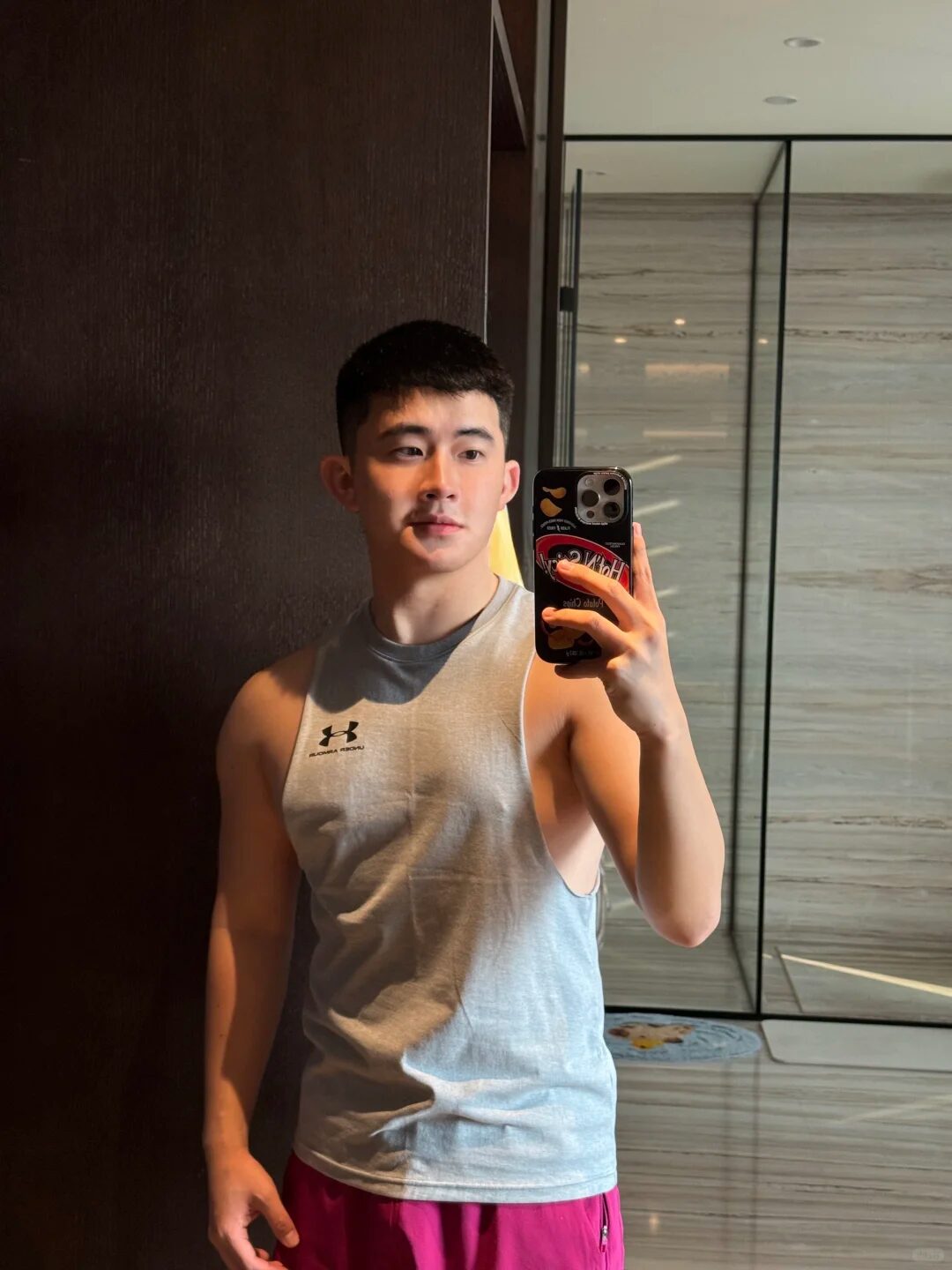 杭州惊现童颜筋肉男友！婴儿肥 + 八块腹肌的反差萌杀疯了