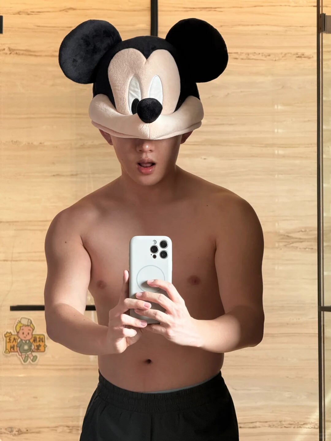 杭州惊现童颜筋肉男友！婴儿肥 + 八块腹肌的反差萌杀疯了