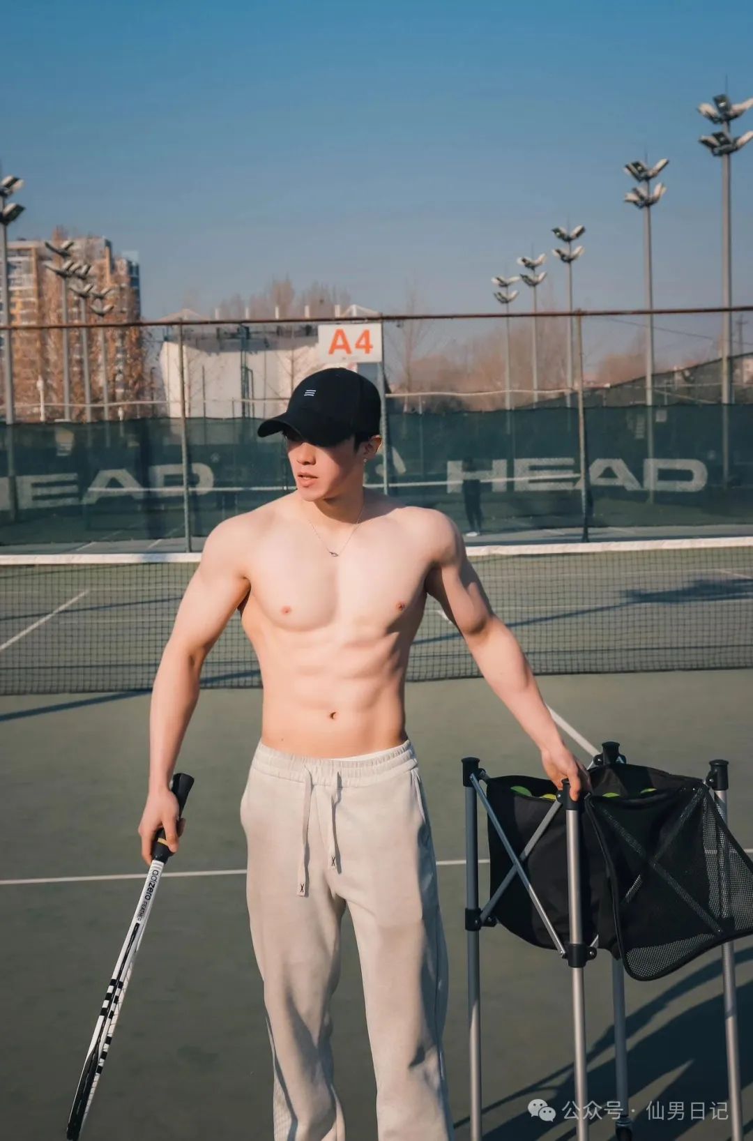 北体体育生玩攀岩裤裆被勒！网友热心提醒：可别伤到自己啊……