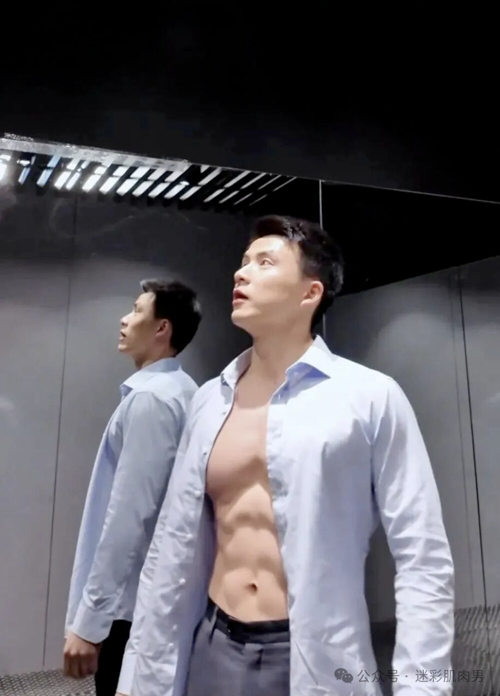CK 内裤找了新的鲜肉男模拍写真，不塞东西的成片怎么样？
