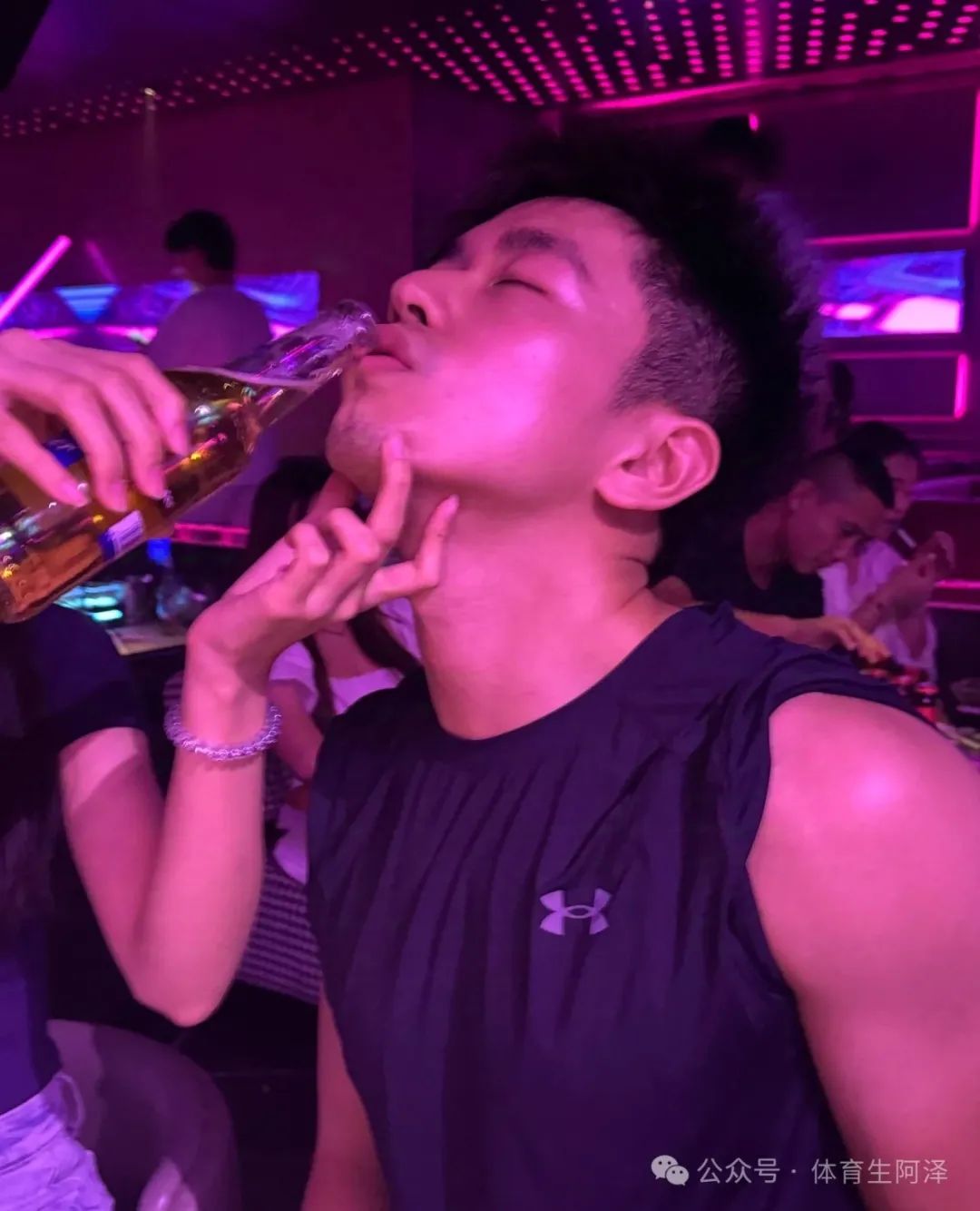为何过度健身吸引同性？两位健身男博主情侣深度揭秘....