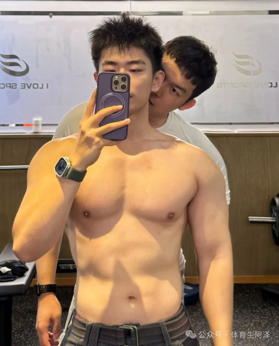 为何过度健身吸引同性？两位健身男博主情侣深度揭秘....