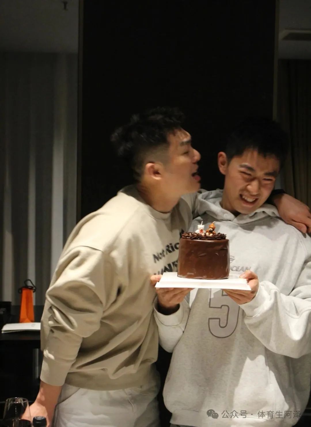 为何过度健身吸引同性？两位健身男博主情侣深度揭秘....