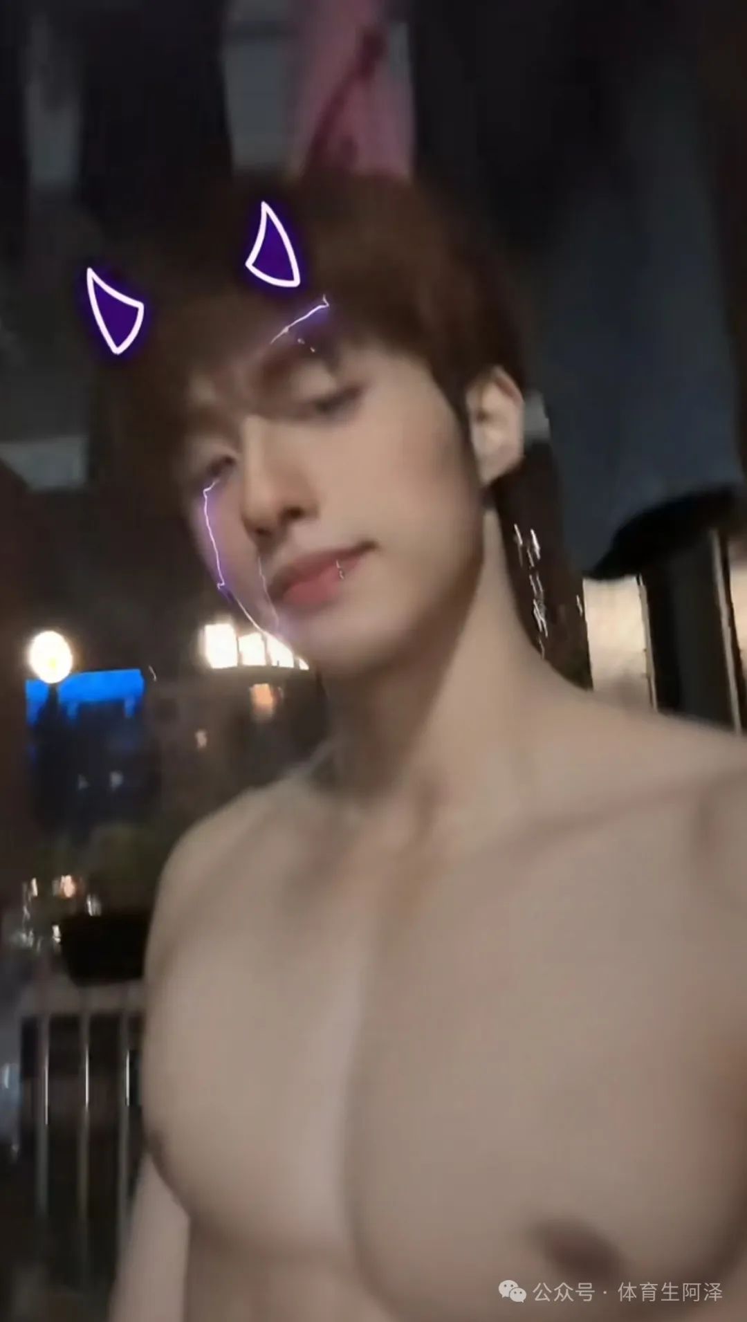 网红直男为了流量直男装通讯录, 却私下骂通讯录恶心.....