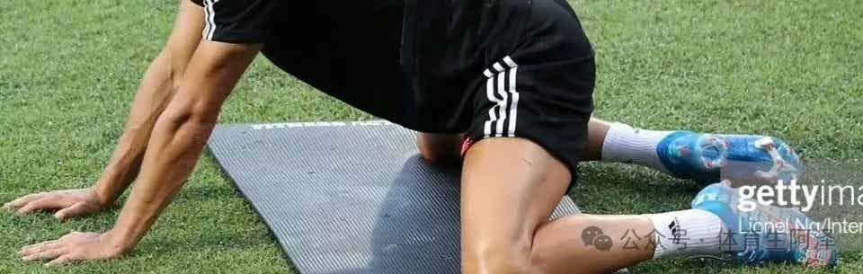 牛逼,黑粉竟然调侃球星“C 罗”大包的含金量,男粉集体怒斥:“把你的拿出来亮亮相” 牛逼,黑粉竟然调侃球星“C 罗”大包的含金量,男粉集体怒斥:“把你的拿出来亮亮相”