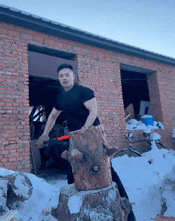 东北肌肉爷们直男劈柴哥，猛得一批！