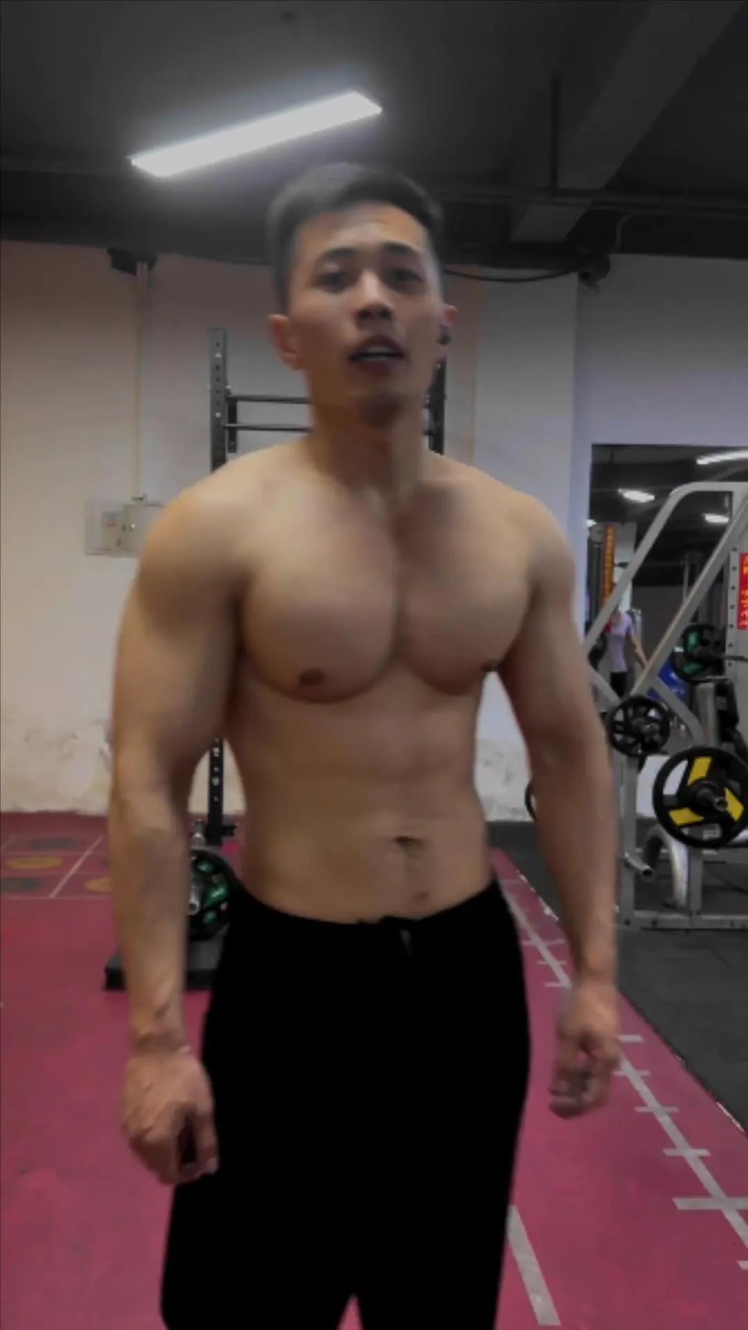 东北肌肉直男劈材哥的瓜你们吃了吗？小视频猛得一批！
