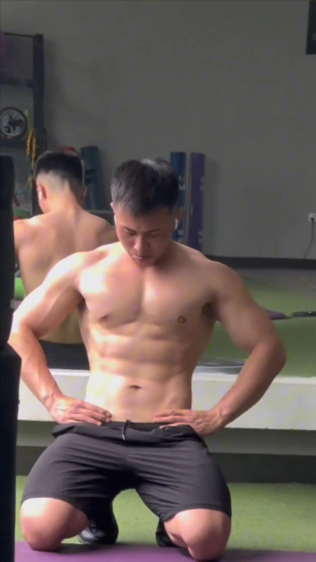 东北肌肉直男劈材哥的瓜你们吃了吗？小视频猛得一批！