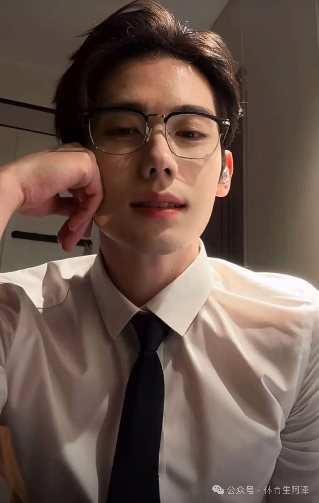 曾被女记者采访的健身网红，现已是顶流，网红圈真乱.......