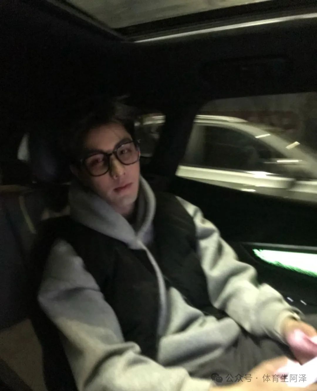 山东校草, 直男装通讯录诱惑金主，没想到金主技高一筹，校草人财两空.....