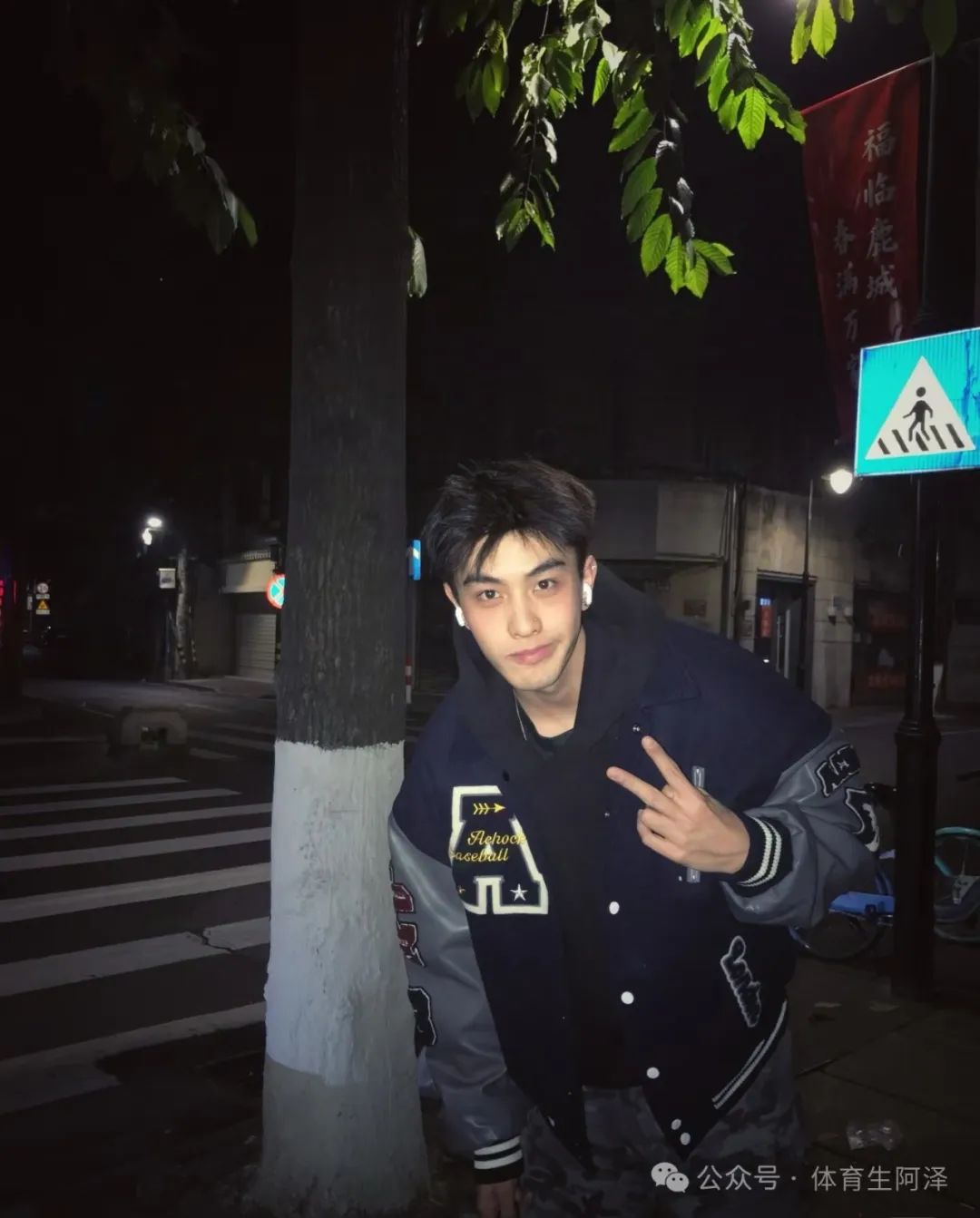 山东校草, 直男装通讯录诱惑金主，没想到金主技高一筹，校草人财两空.....