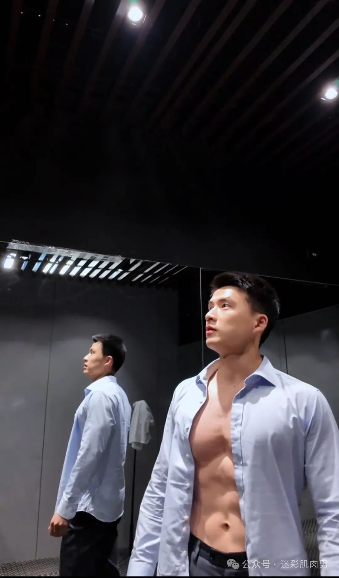 壹臣现在穿什么都要这样脱了自拍，？视频太好看！！