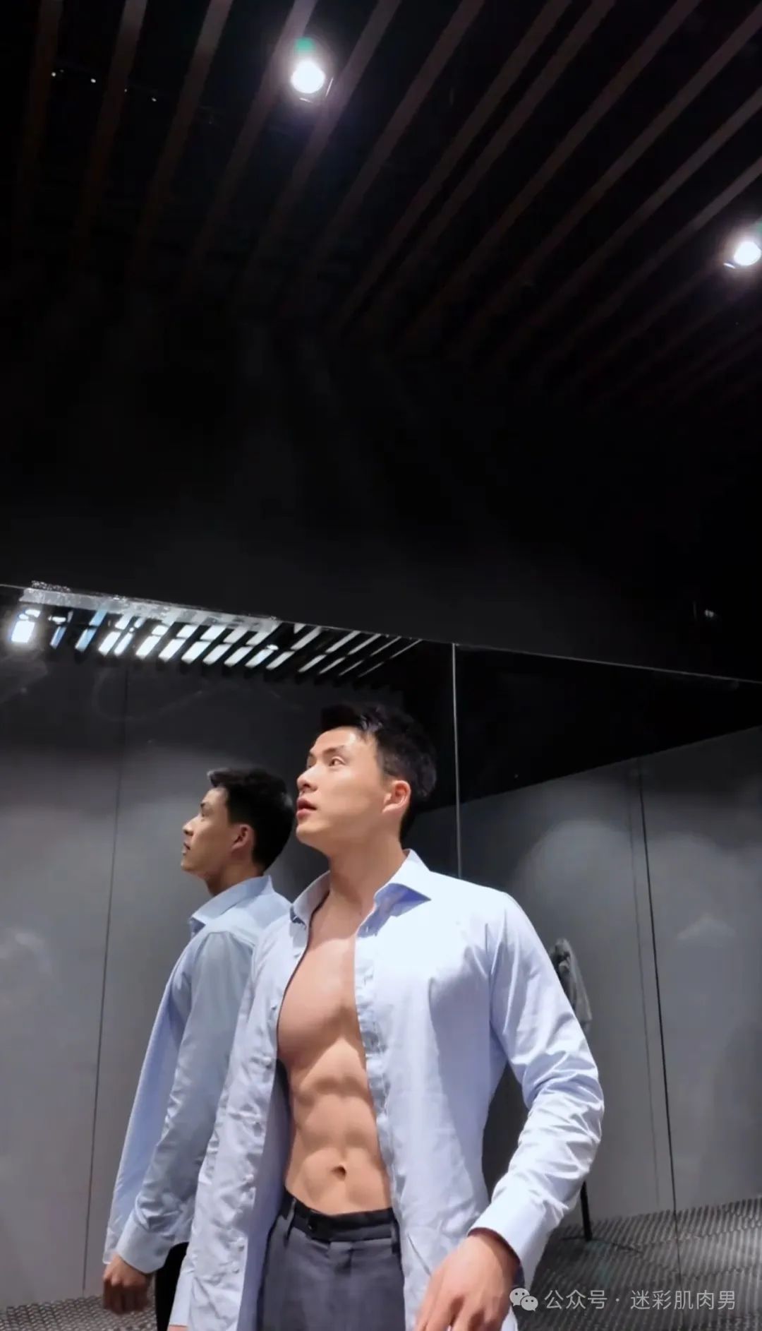 壹臣现在穿什么都要这样脱了自拍，？视频太好看！！