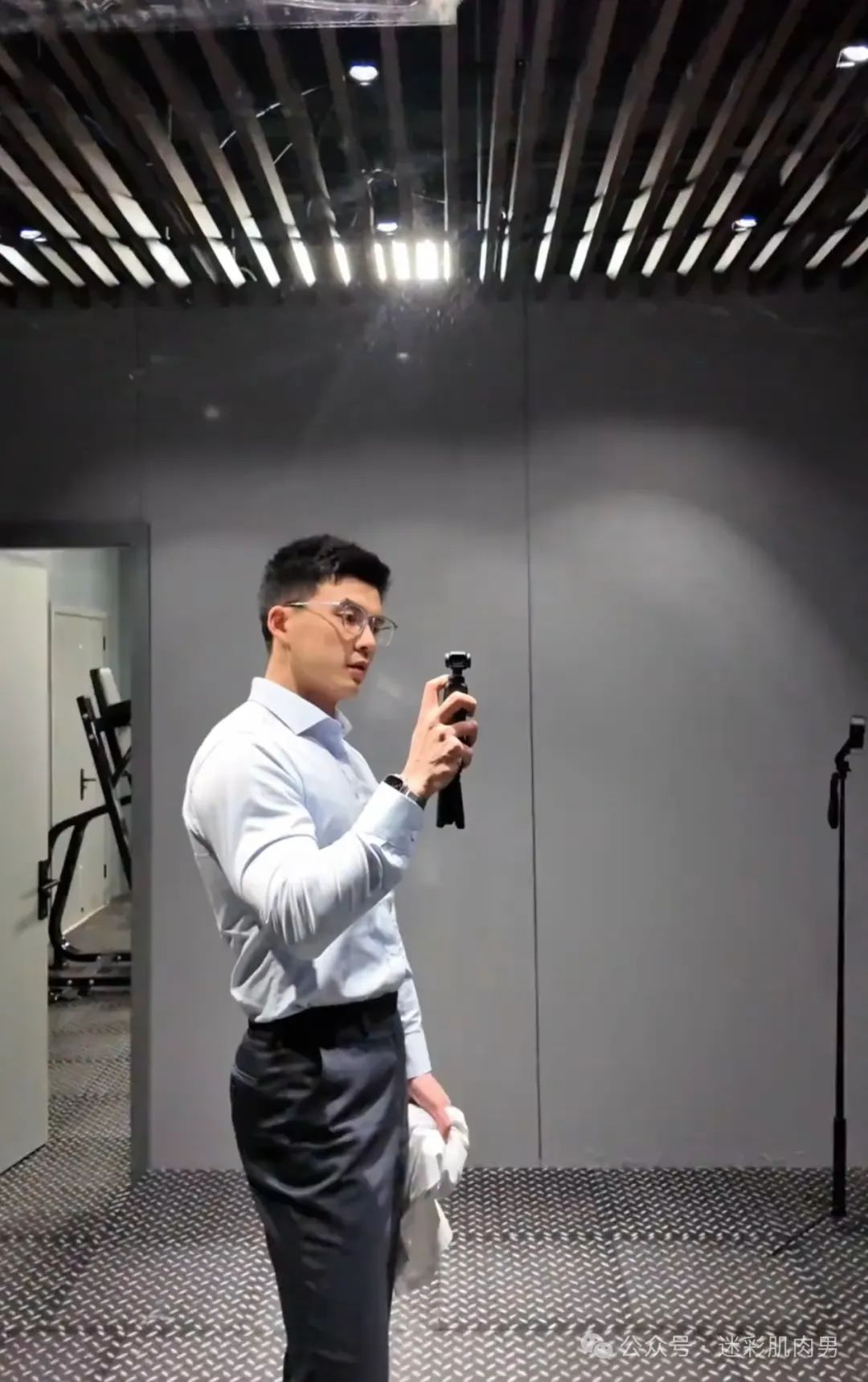 壹臣现在穿什么都要这样脱了自拍，？视频太好看！！