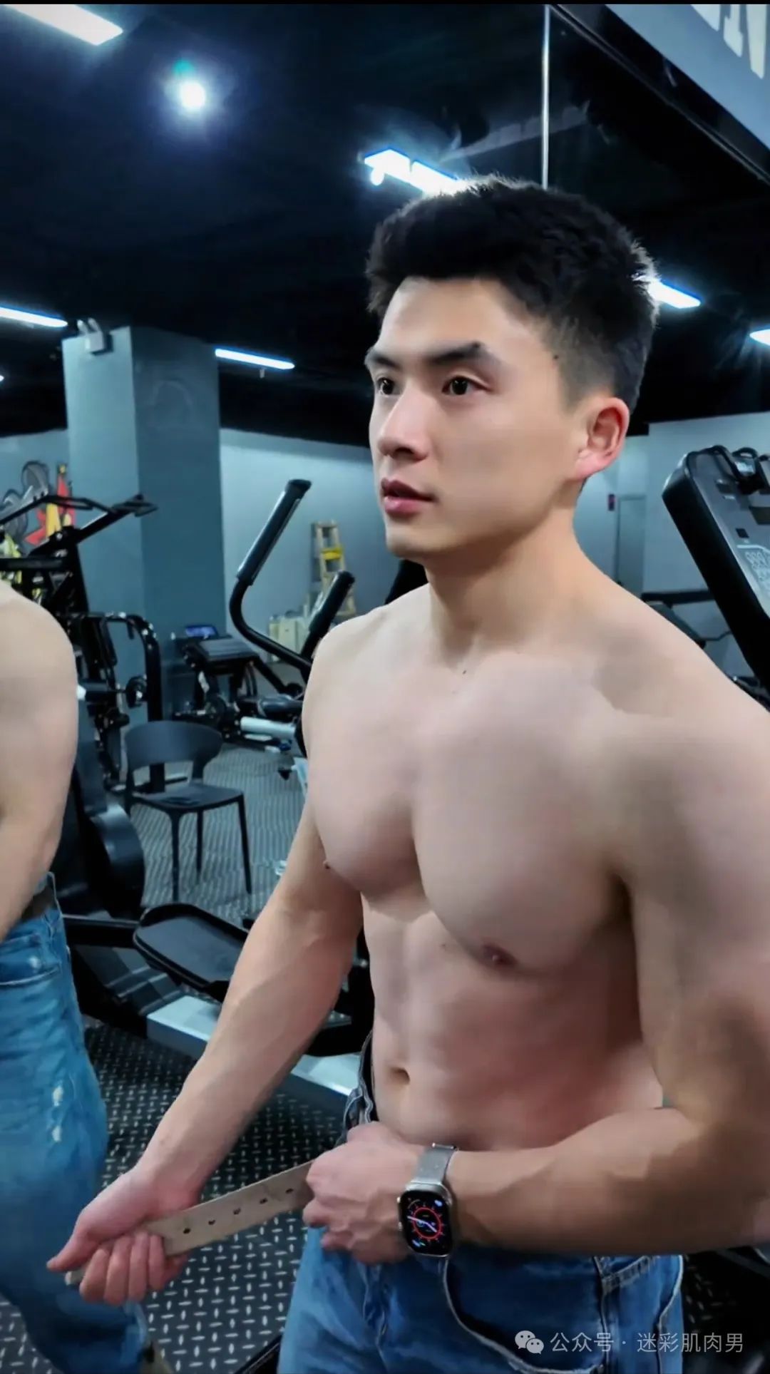 壹臣现在穿什么都要这样脱了自拍，？视频太好看！！