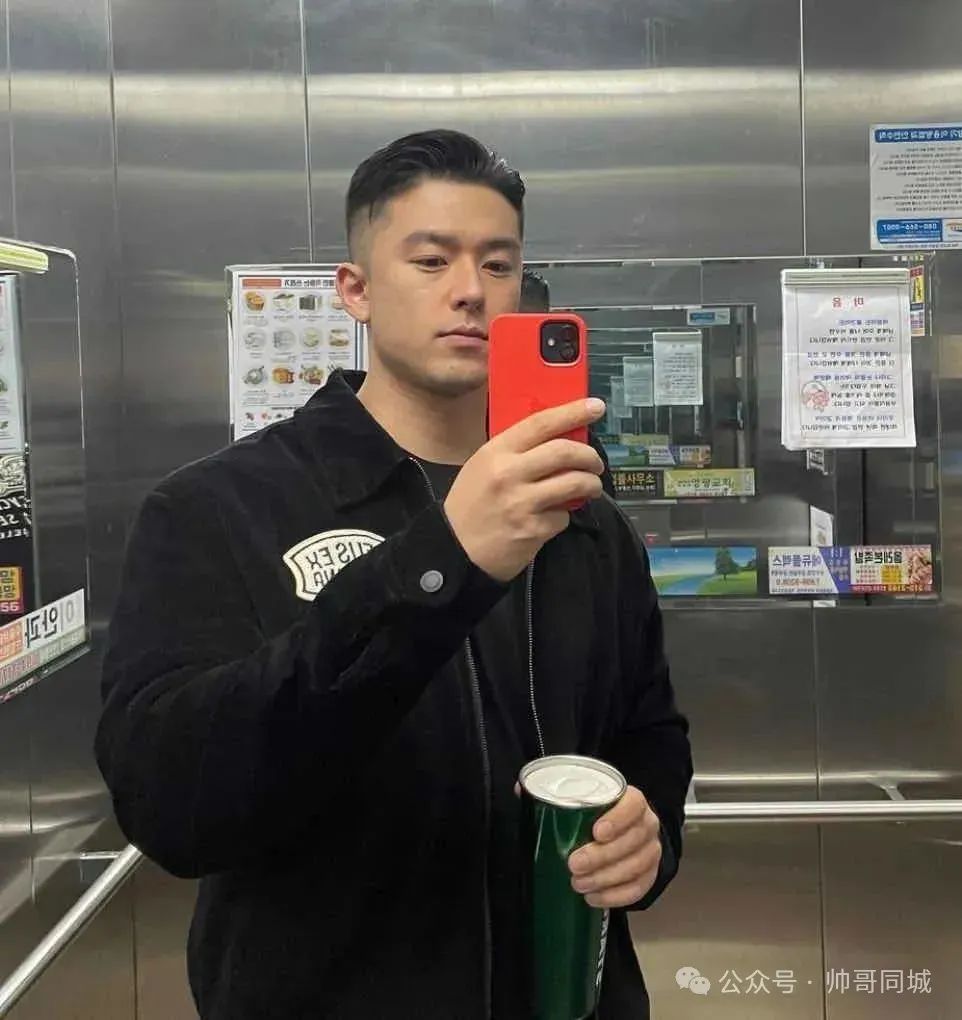 韩国黑皮体育生翘臀熟男，竟被喷颜值崩了！