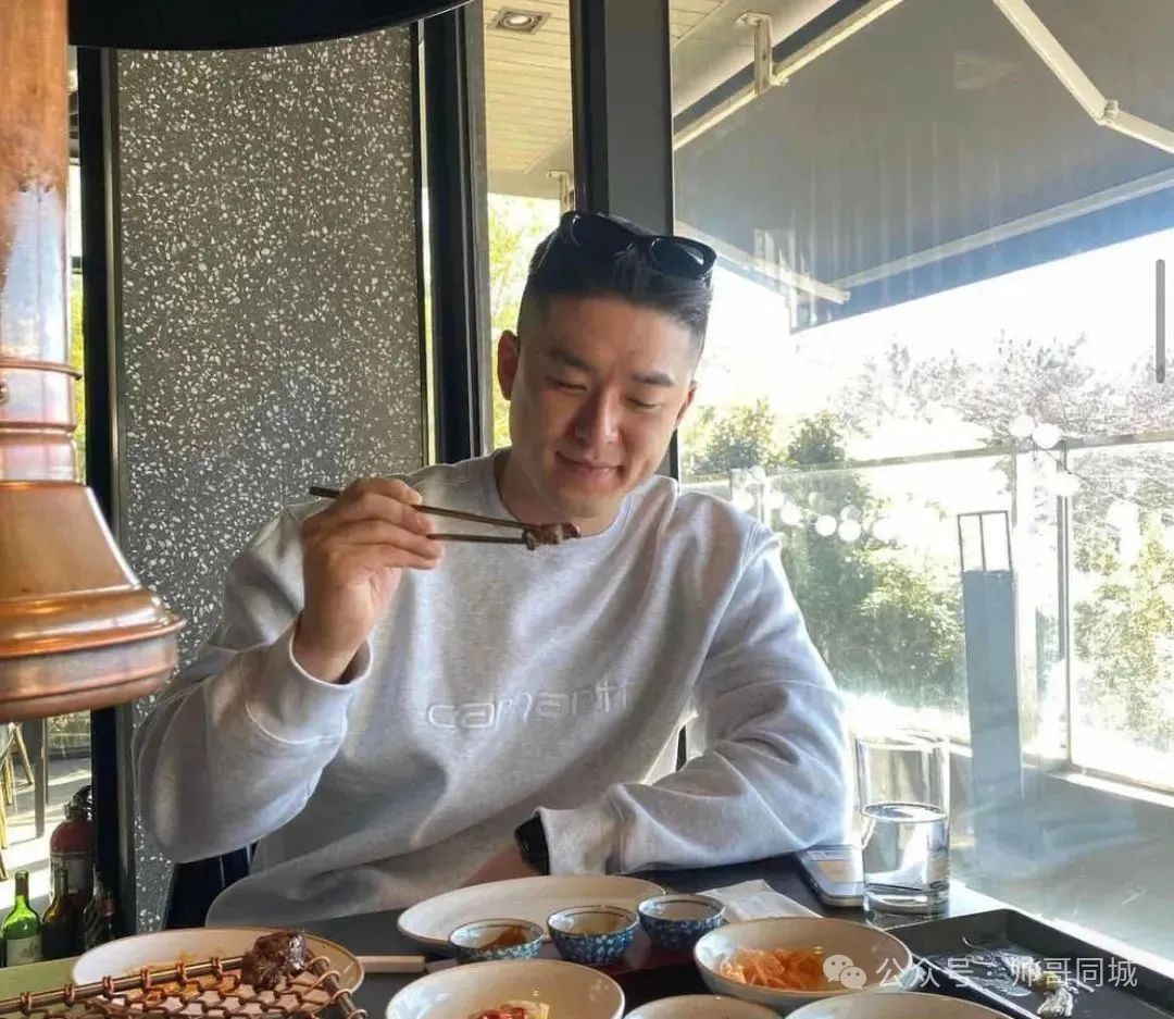 韩国黑皮体育生翘臀熟男，竟被喷颜值崩了！