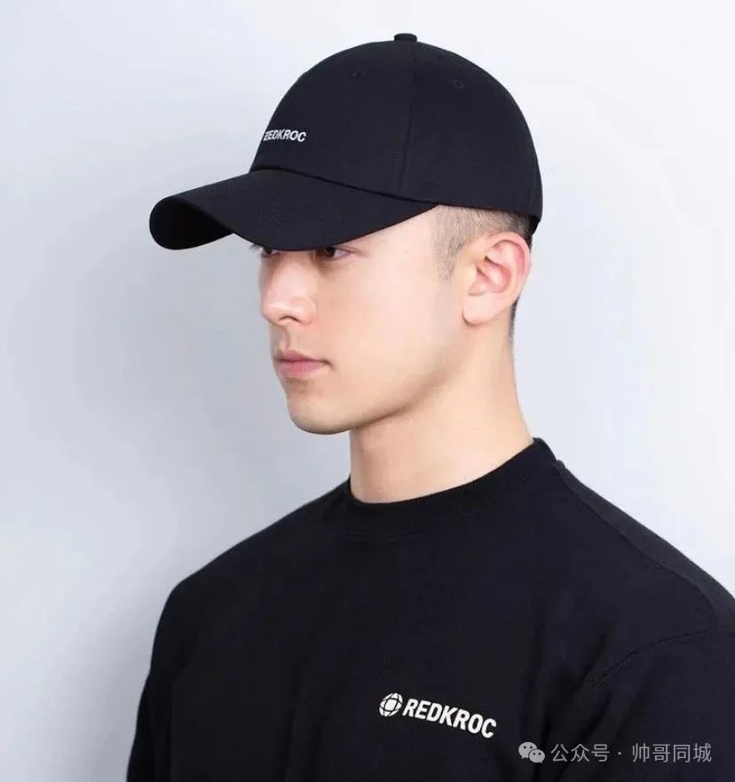 韩国黑皮体育生翘臀熟男，竟被喷颜值崩了！