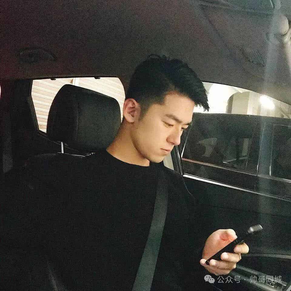 韩国黑皮体育生翘臀熟男,竟被喷颜值崩了! 韩国黑皮体育生翘臀熟男,竟被喷颜值崩了!