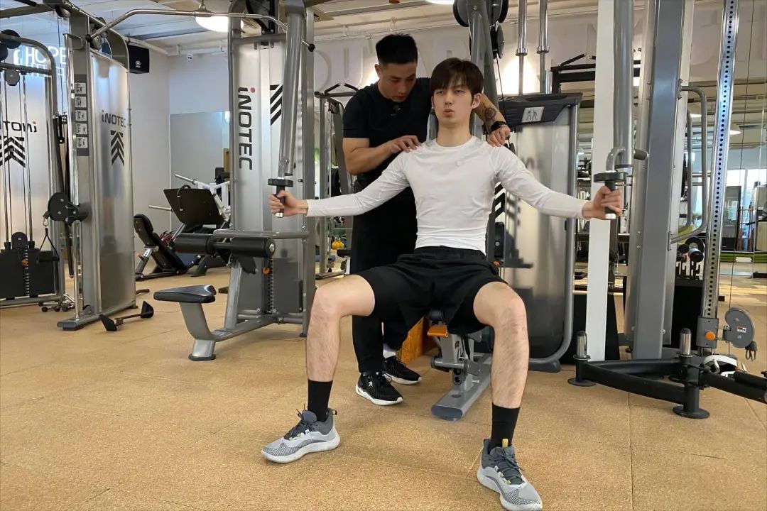 191cm 男星隐婚生子，官宣后不仅没塌房，反而大获好评？
