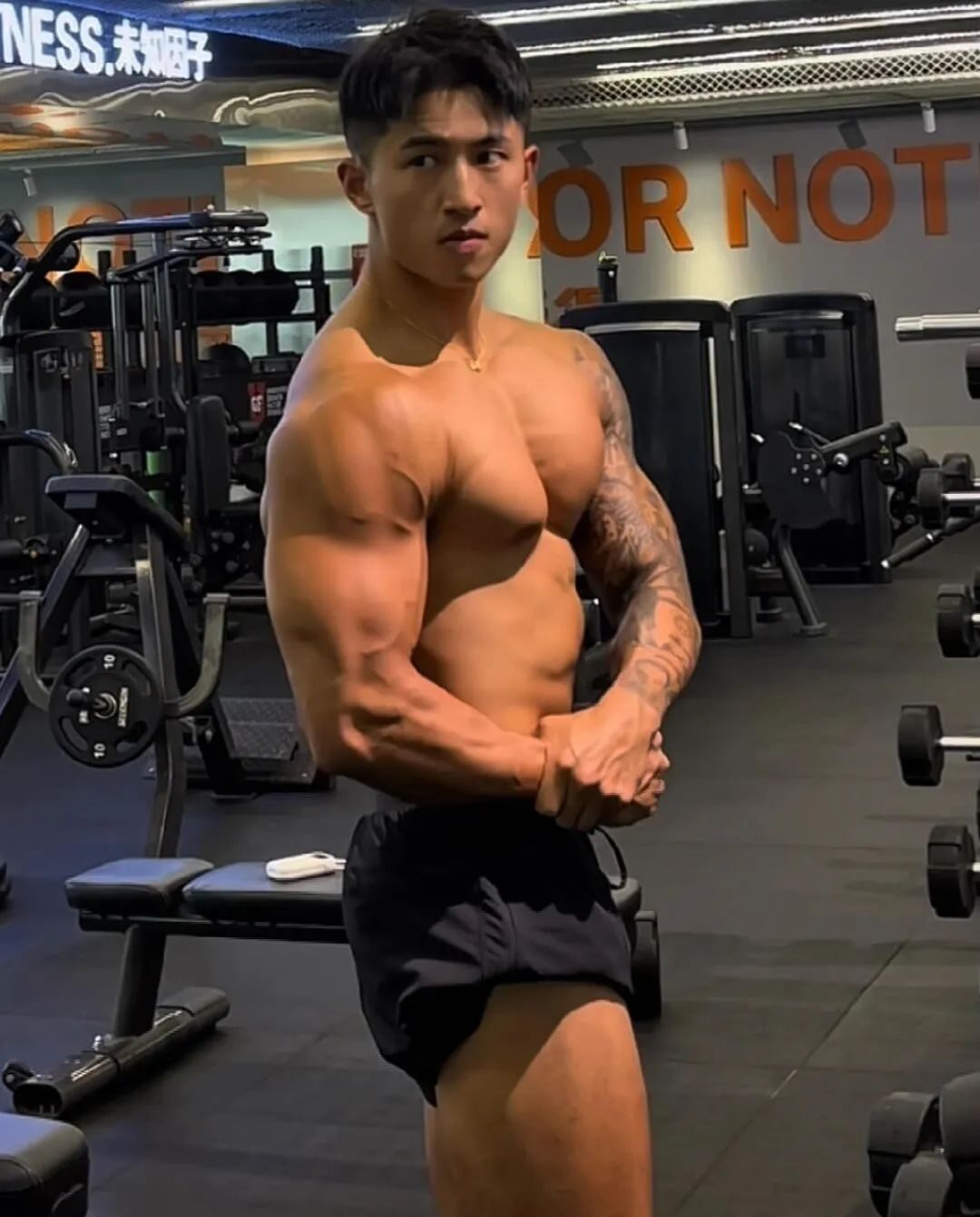 186cm 筋肉铁血汉子健身私教 186cm 筋肉铁血汉子健身私教