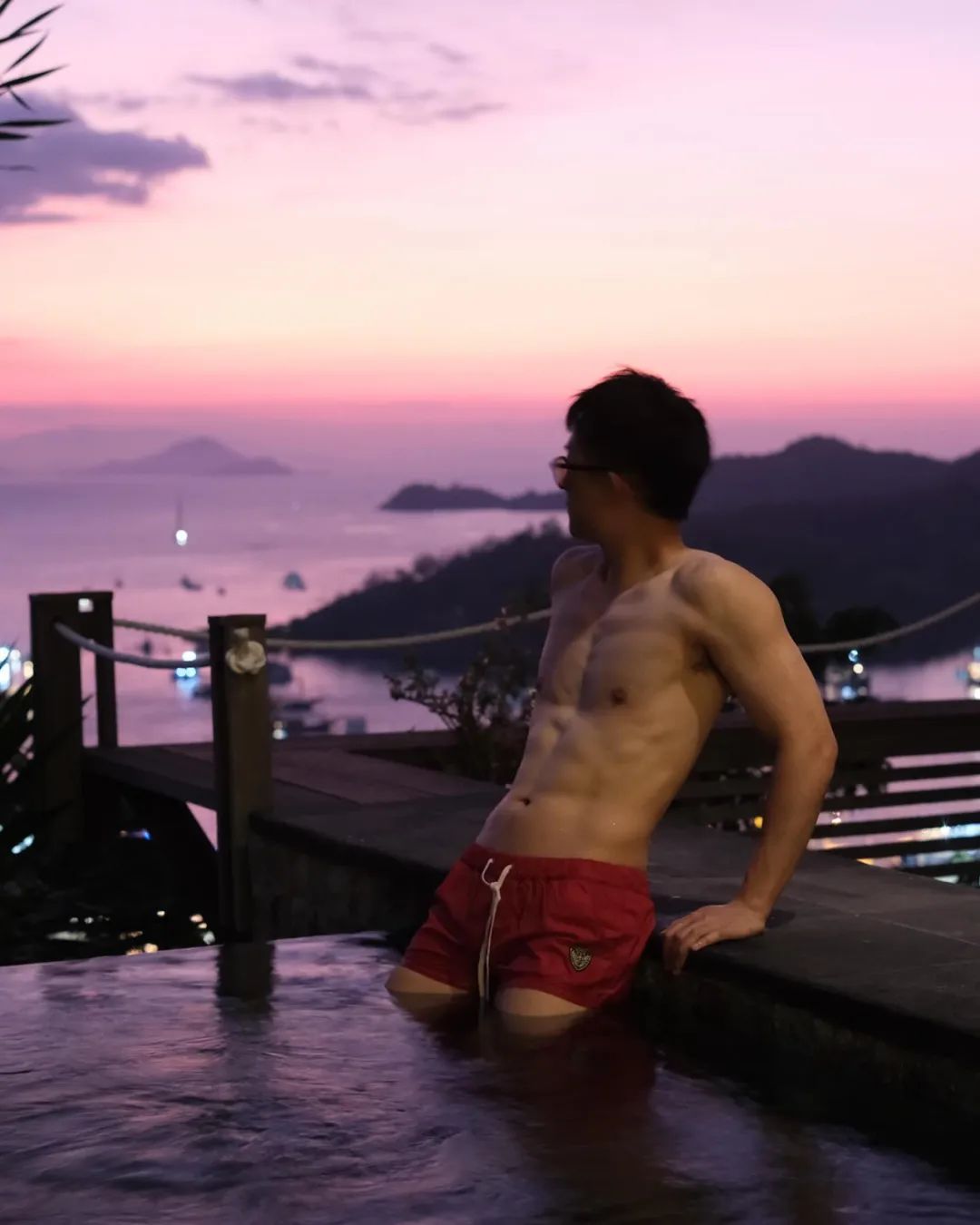 与精瘦薄肌少年共赴一场海盐味的生长仪式