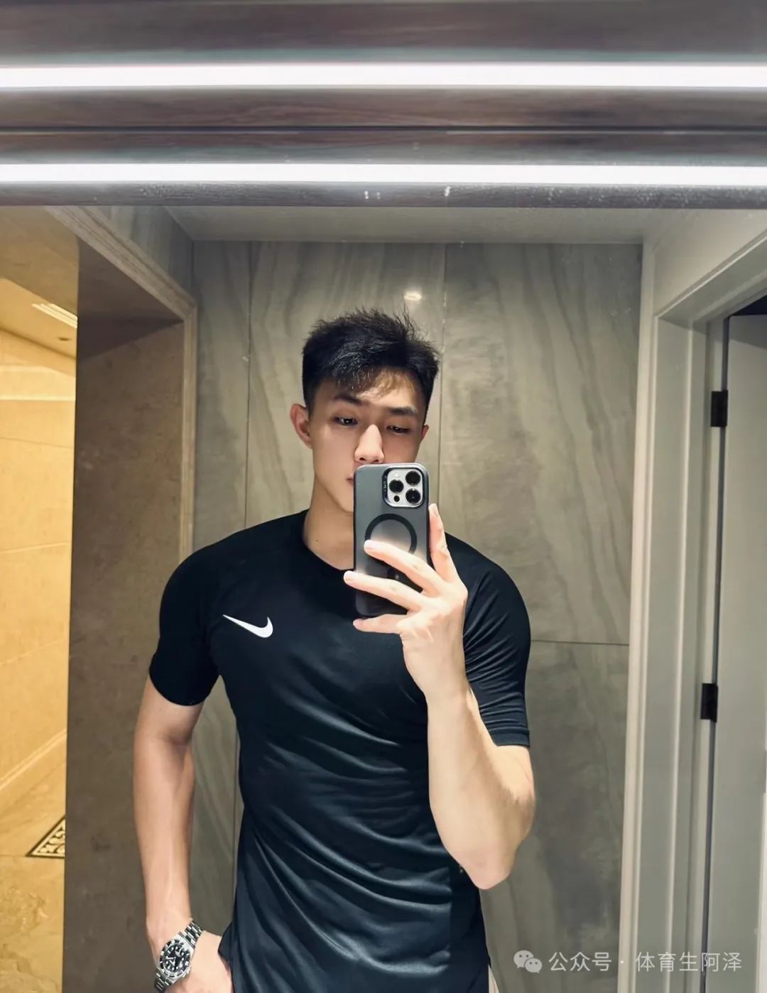 185cm 篮球体育生 1s 被前男友调成了 m? 网友不语，只是一味的求教程......