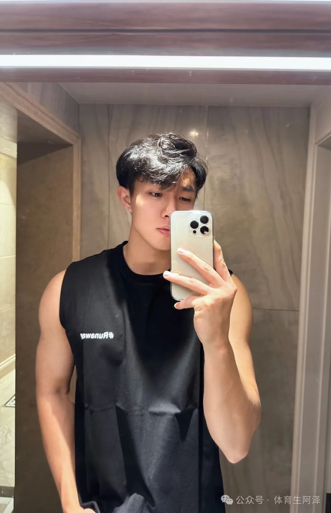 185cm 篮球体育生 1s 被前男友调成了 m? 网友不语，只是一味的求教程......