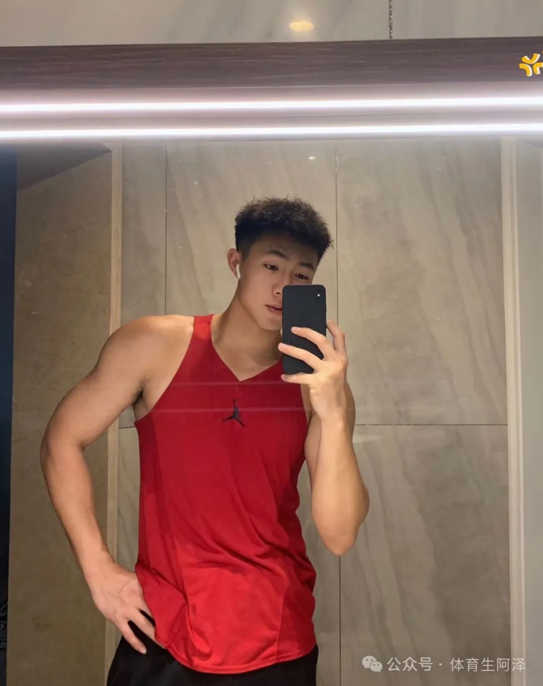 185cm 篮球体育生 1s 被前男友调成了 m? 网友不语，只是一味的求教程......