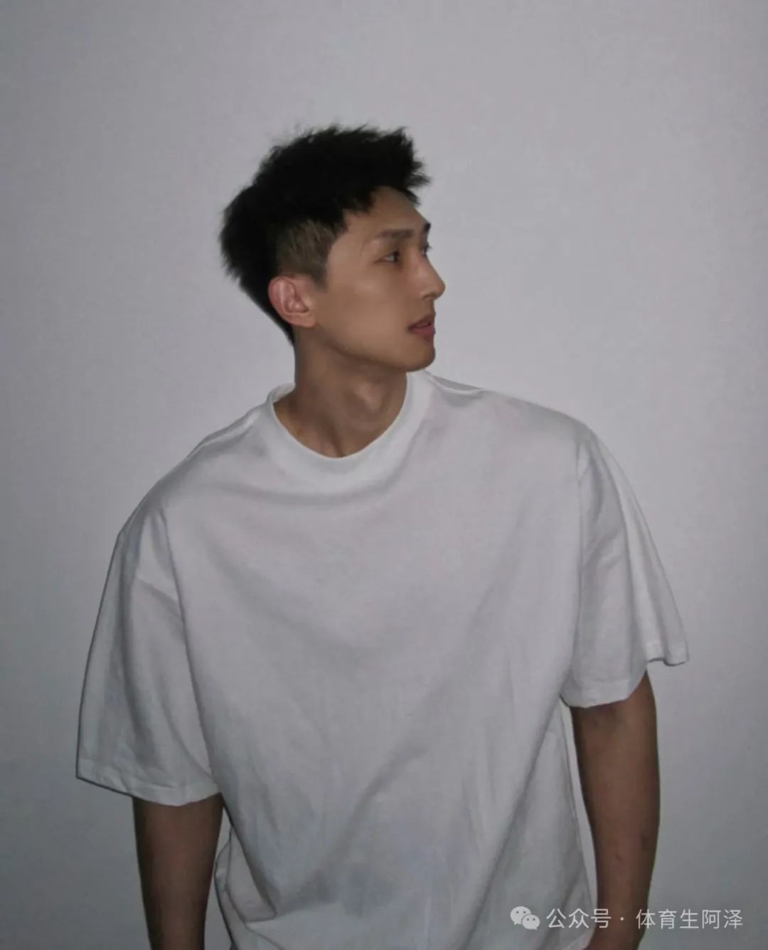 东北 195cm 体校辅导员和体育生恋爱被举报？学校回应：已警告处分！
