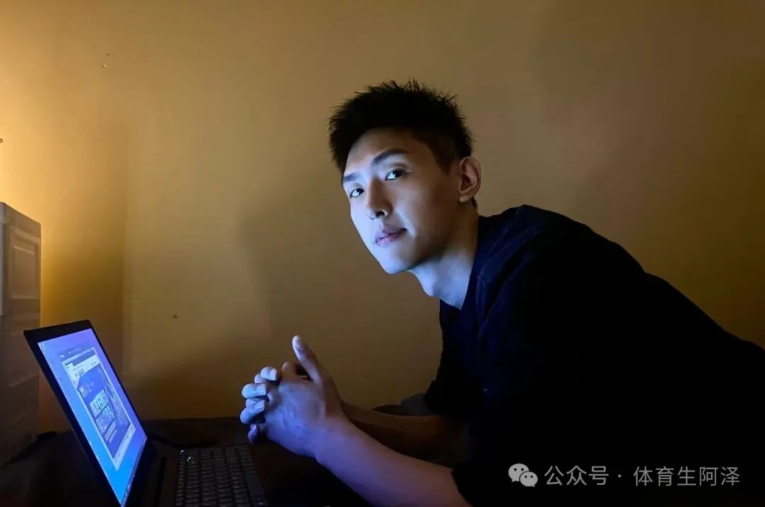 东北 195cm 体校辅导员和体育生恋爱被举报？学校回应：已警告处分！