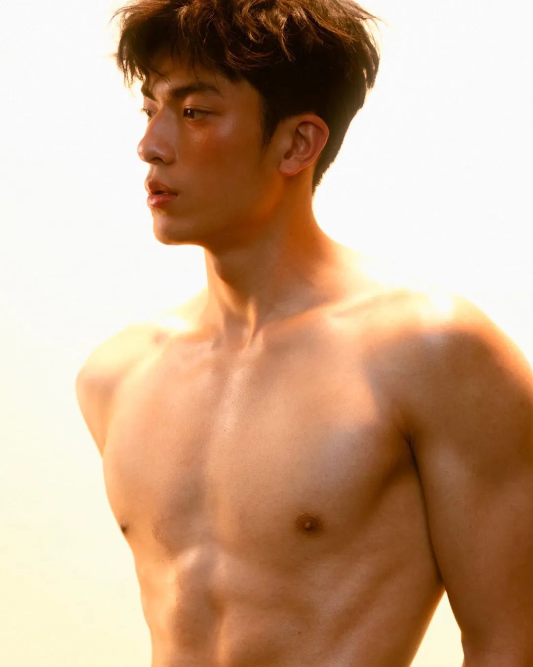 19 岁的钻石男大，又又又被男摄影师拍了！