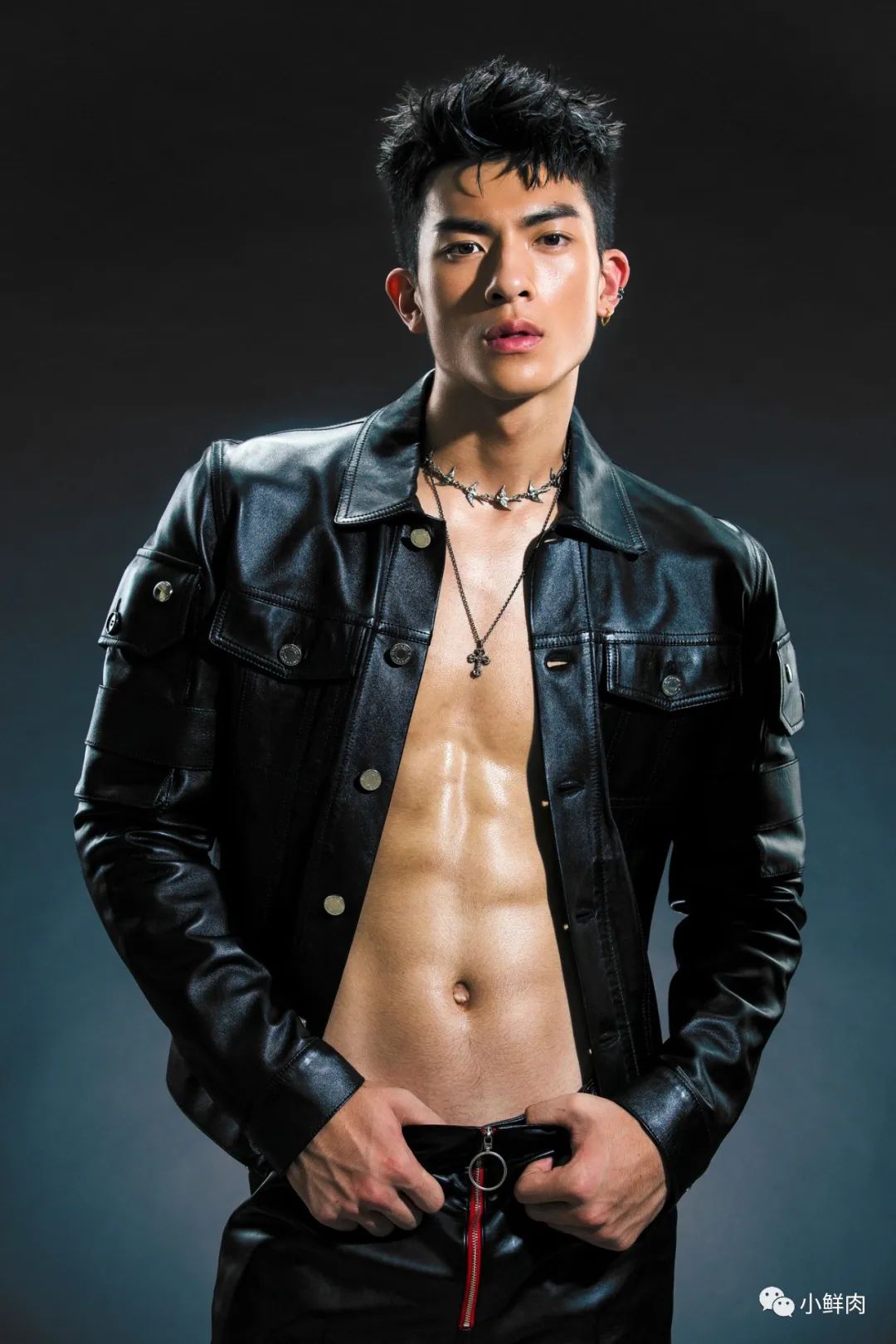 19 岁的钻石男大，又又又被男摄影师拍了！