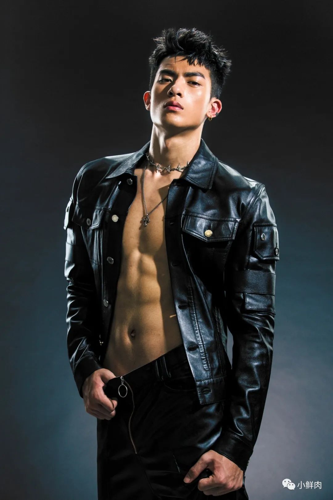 19 岁的钻石男大，又又又被男摄影师拍了！