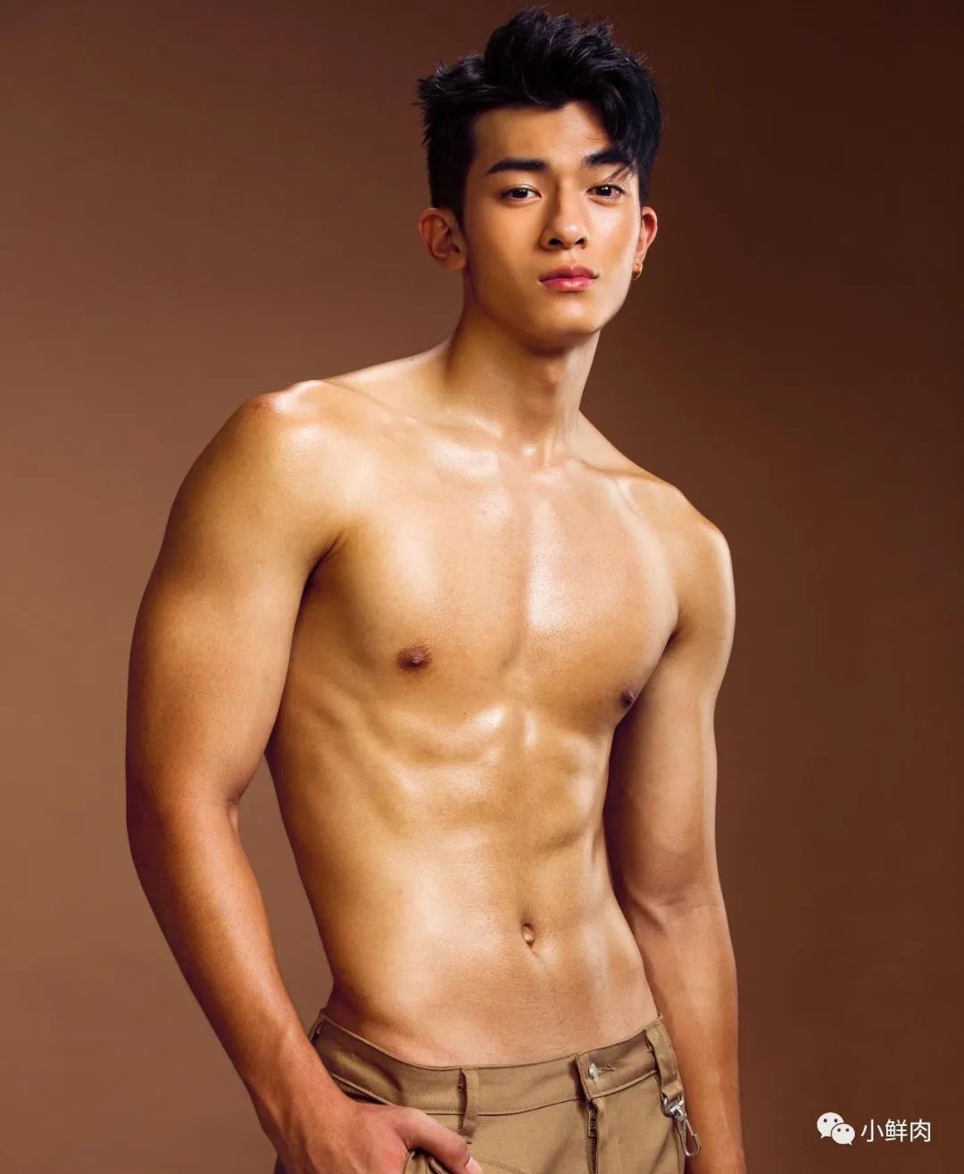 19 岁的钻石男大，又又又被男摄影师拍了！