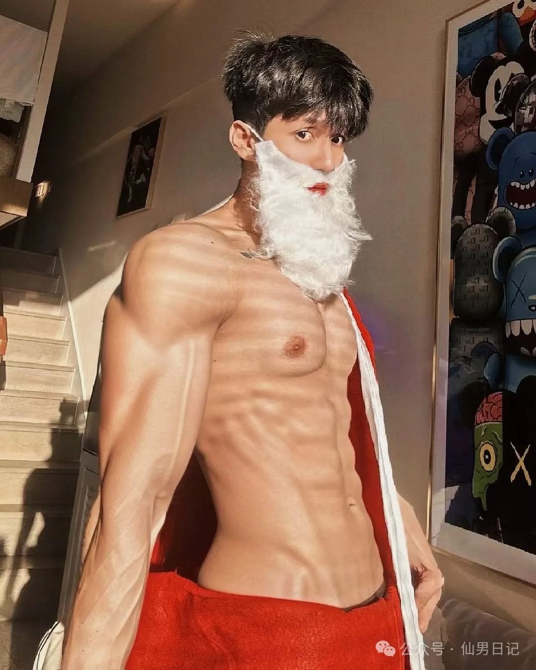 199cm 体育生花式秀六块腹肌，网友辣评：我一个直男都害羞了……