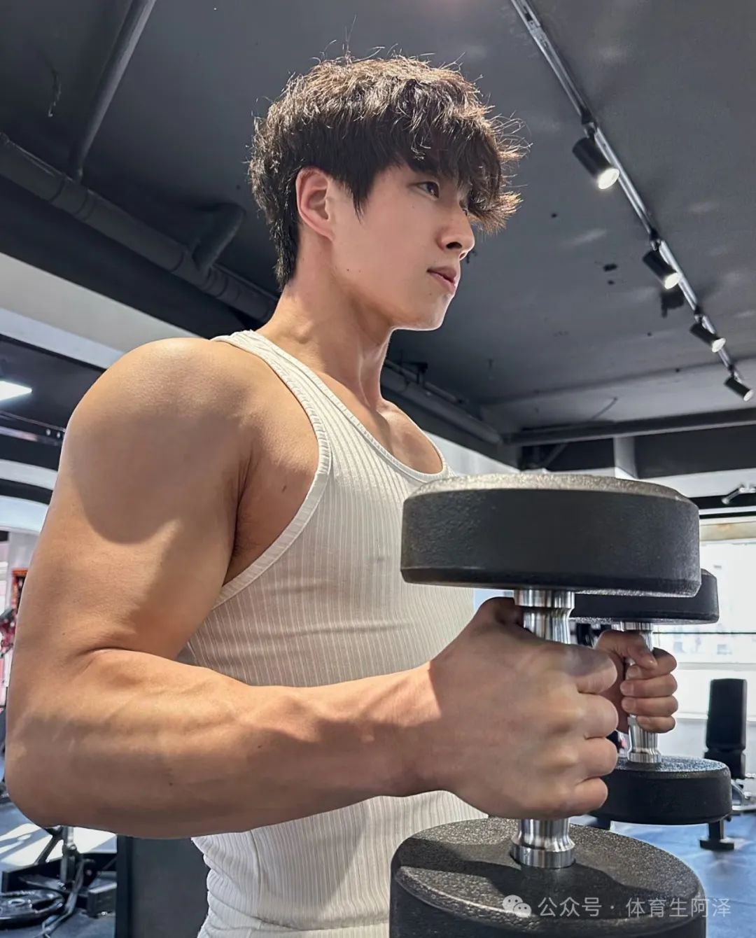 严重塌房，百万网红体育生刚分手就有新欢？体育生饥渴难耐......