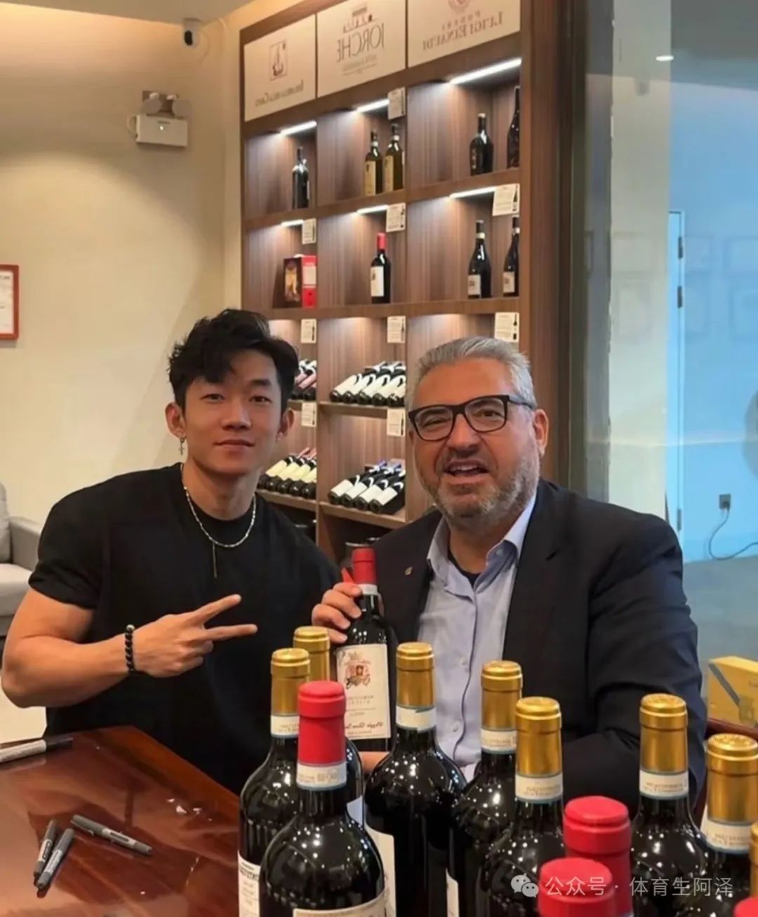 美式短裤体育生 1s，与前男友分手后还当固陪，前男友夸：活真好......