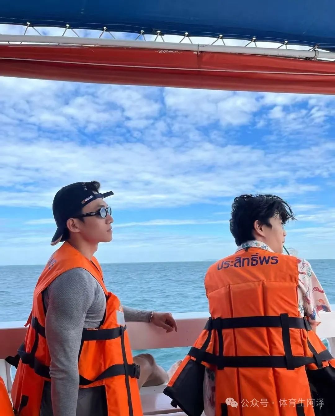 美式短裤体育生 1s，与前男友分手后还当固陪，前男友夸：活真好......