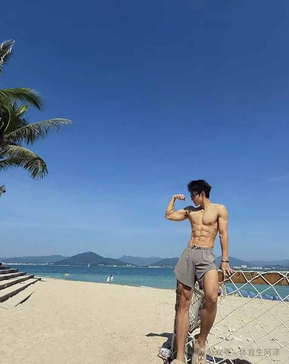 美式短裤体育生 1s,与前男友分手后还当固陪,前男友夸:活真好...... 美式短裤体育生 1s,与前男友分手后还当固陪,前男友夸:活真好......