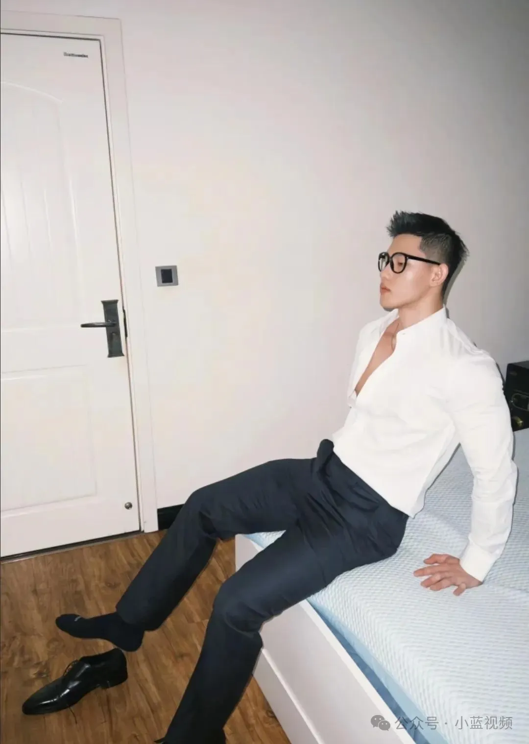 脏兮兮痞帅正装阳光大男孩！