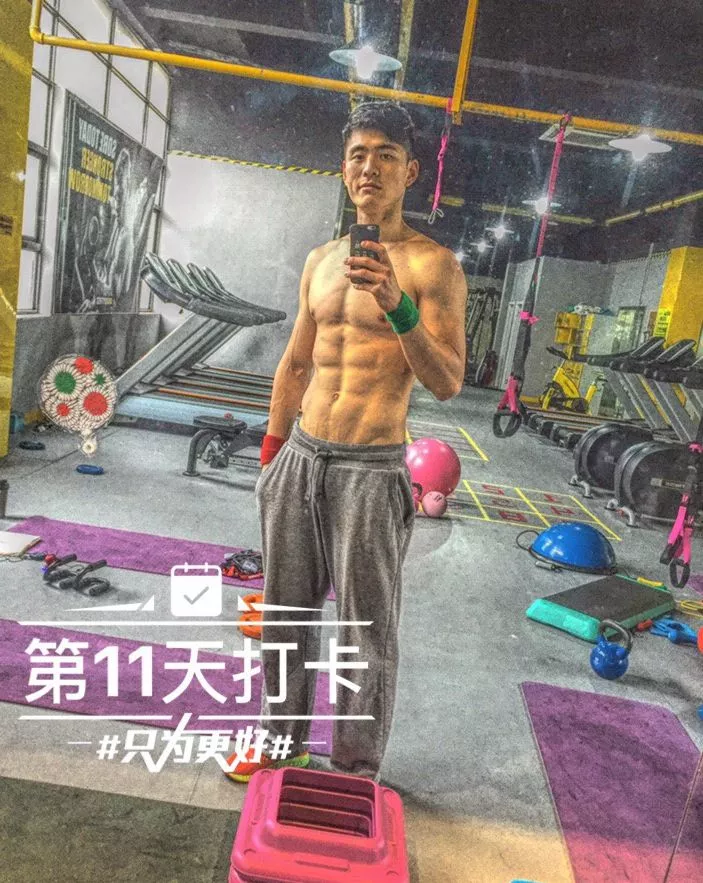 浙里男菩萨在线营业：前游泳冠军楼俊毅的熟男肌肉进化论